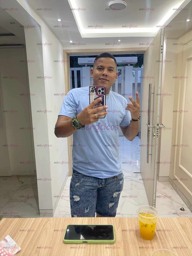 FOTOS DE CHICO MORENO VERSÁTIL JULIÁN ATRACTIVO DISPUESTO PARA CUMPLIR TUS FANTASÍA?