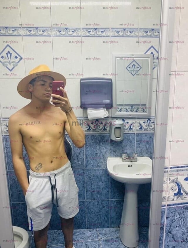 FOTOS DE JOVEN DELGADO, DISPUESTO A CUMPLIR TUS FANTASÍAS