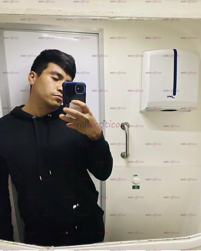 FOTOS DE JOVEN DELGADO, DISPUESTO A CUMPLIR TUS FANTASÍAS