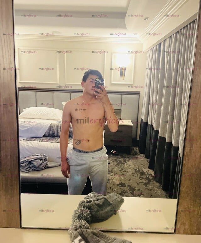 FOTOS DE JOVEN DELGADO, DISPUESTO A CUMPLIR TUS FANTASÍAS
