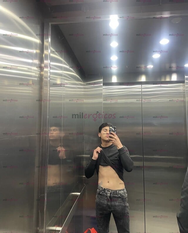FOTOS DE JOVEN DELGADO, DISPUESTO A CUMPLIR TUS FANTASÍAS