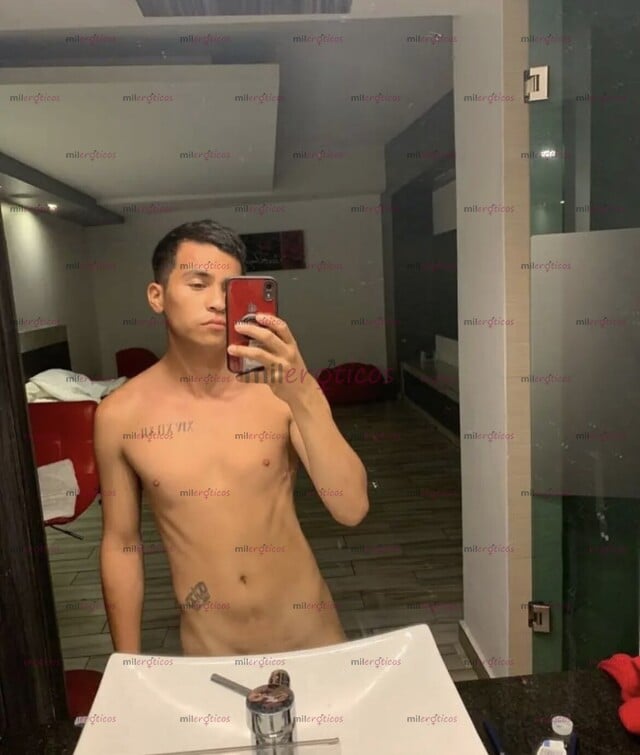 FOTOS DE JOVEN DELGADO, DISPUESTO A CUMPLIR TUS FANTASÍAS