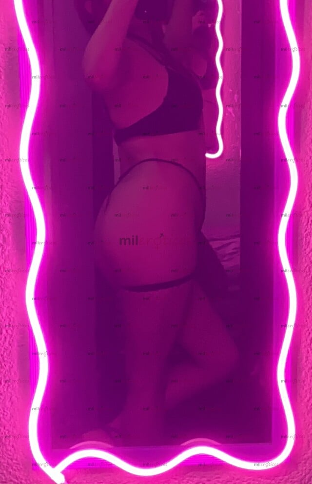 FOTOS DE TETONA CACHONDA UNIVERSITARIA CON LUGAR, ORAL, CARA BONITA, PIEL BLANCA, FLAQUIT