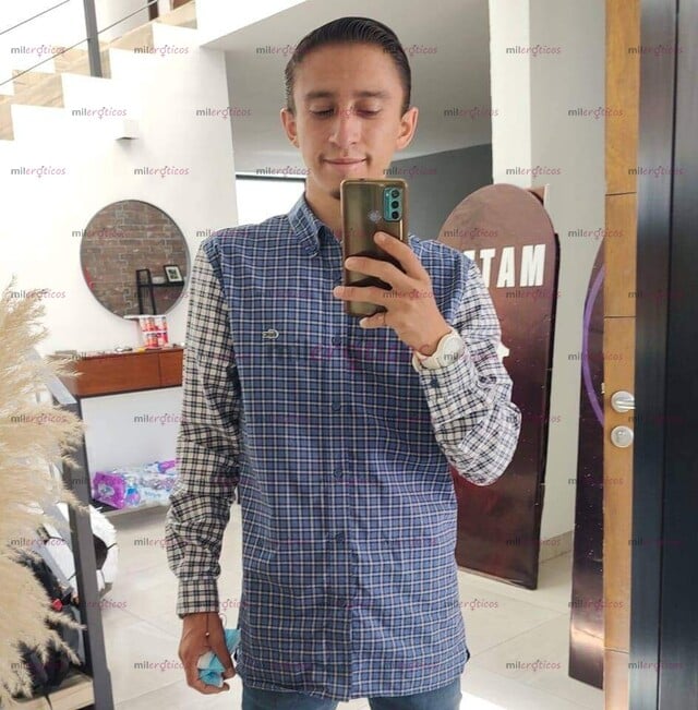 FOTOS DE JOVEN CABALLEROSO DE BUEN CUERPO DISPUESTO A CUMPLIR TODO LO QUE TENGAS EN MENTE