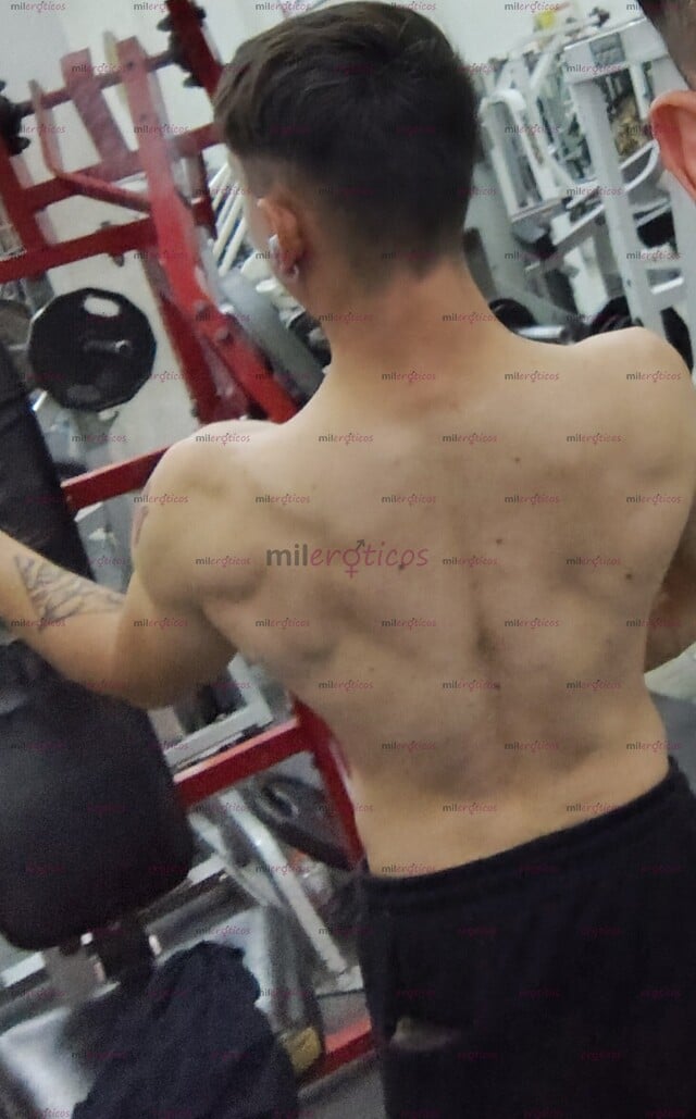 FOTOS DE JOVEN CABALLEROSO DE BUEN CUERPO DISPUESTO A CUMPLIR TODO LO QUE TENGAS EN MENTE