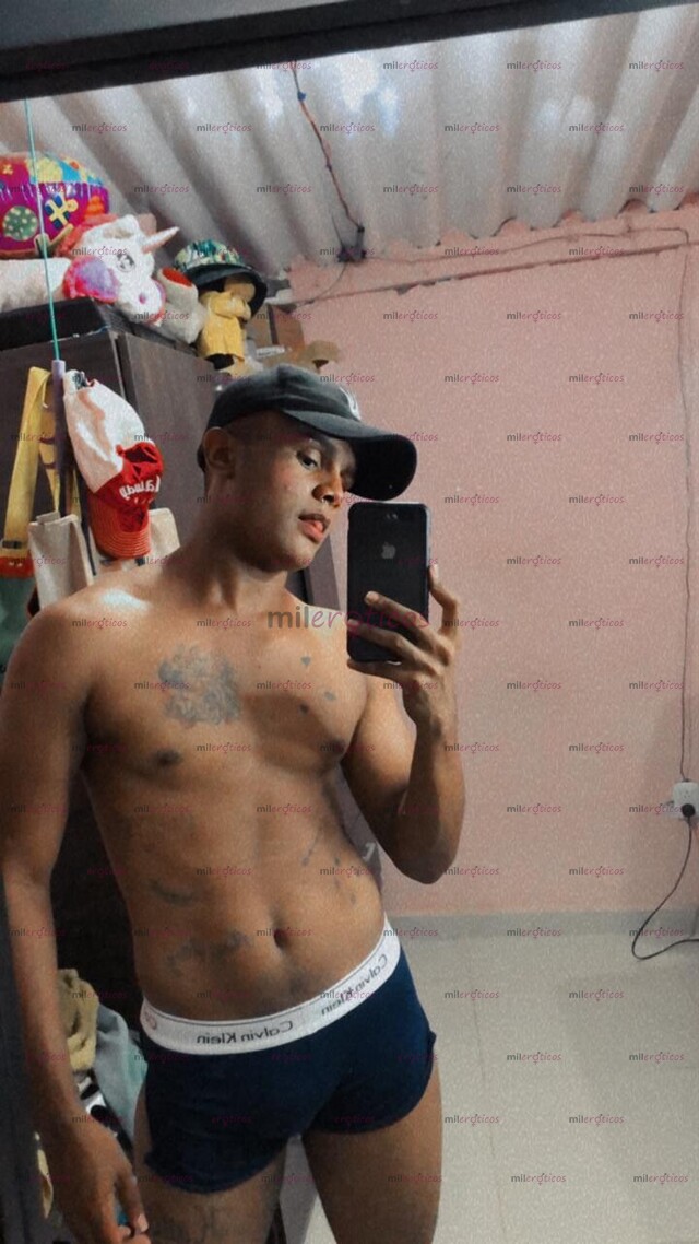 FOTOS DE POLLO GAY VERSÁTIL DISPUESTO A COMPLACERTE EN TODO SOLO LLÁMAME