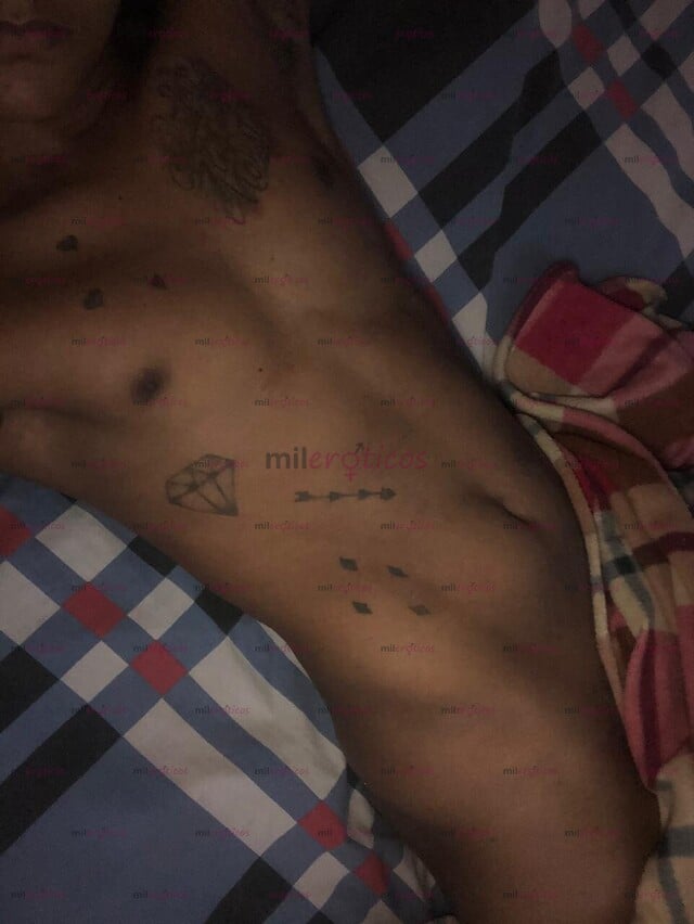 FOTOS DE POLLO GAY VERSÁTIL DISPUESTO A COMPLACERTE EN TODO SOLO LLÁMAME