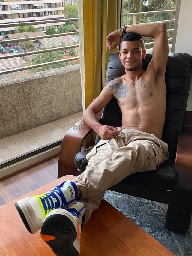 Kevin 23 anos trabajo con dedicacion y exigenciacon 23 anos mantengo un estilo de vida activo disciplinado y centrado en el deporte mi fisico refleja...
