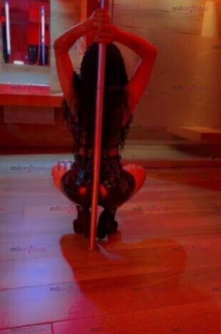 FOTOS DE LA PERRITA MÁS CALIENTE QUE VAS A TENER EN TU CAMA OBEDIENTE