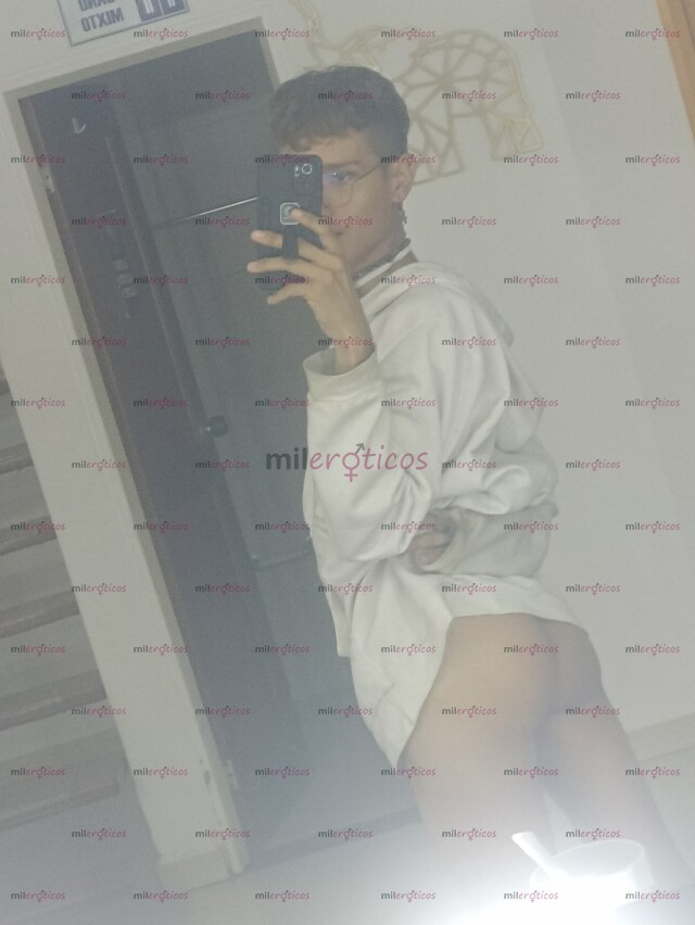 FOTOS DE FLACO VERSÁTIL... 18CM DE VERGA ... CULO EN CEREZA ...