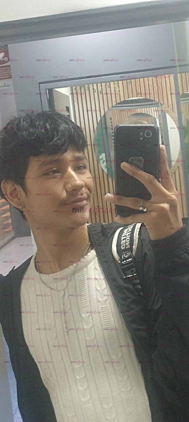 FOTOS DE FLACO VERSÁTIL... 18CM DE VERGA ... CULO EN CEREZA ...