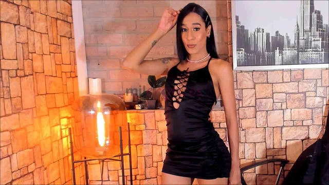 Hola amores soy elyz una chica trans colombiana estoy lista para que disfrutes de mi cuerpo natural y mi exquisito culo colombiano soy delgada y livia...