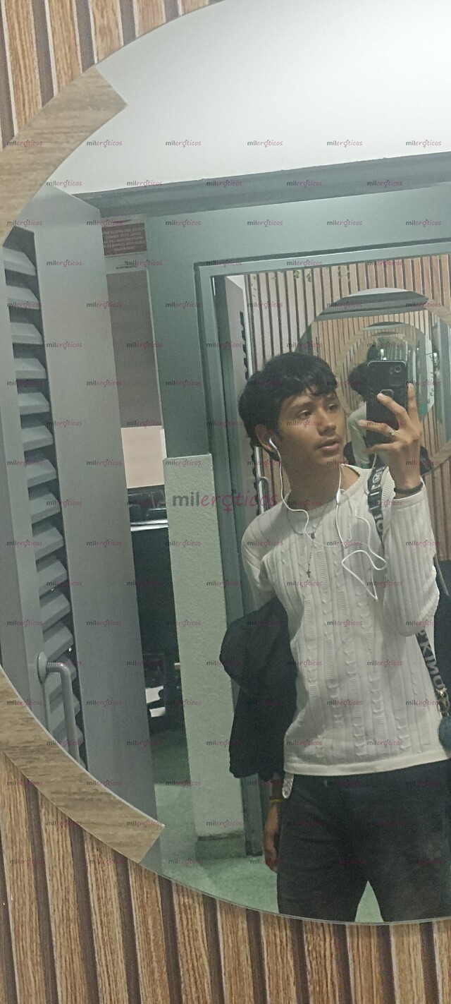 FOTOS DE FLACO VERSÁTIL... 18CM DE VERGA ... CULO EN CEREZA ...