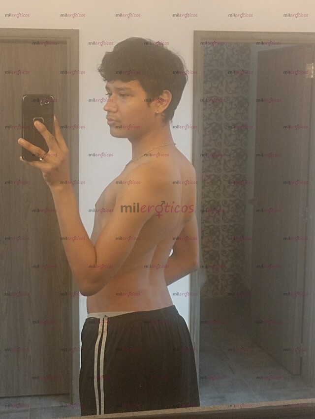 FOTOS DE FLACO VERSÁTIL... 18CM DE VERGA ... CULO EN CEREZA ...