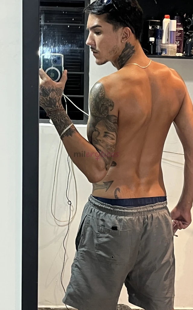 Novidade em sorocaba sou barbeiro naturista e atendo a vontade de cueca ou nu como preferir com opcao de finalizar com muita putaria e sacanagemlocal...