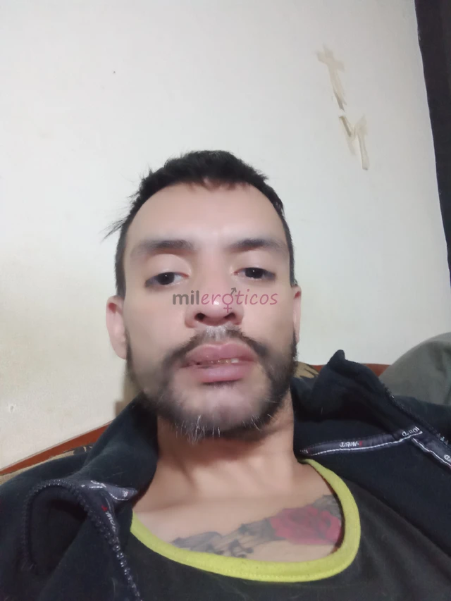 Buenas tardes junto con saludar me presento mi nombre es joaquin tengo 27 anos y soy gay pasivo mamador ojo solo la chupo nada de penetracion ya voy a...