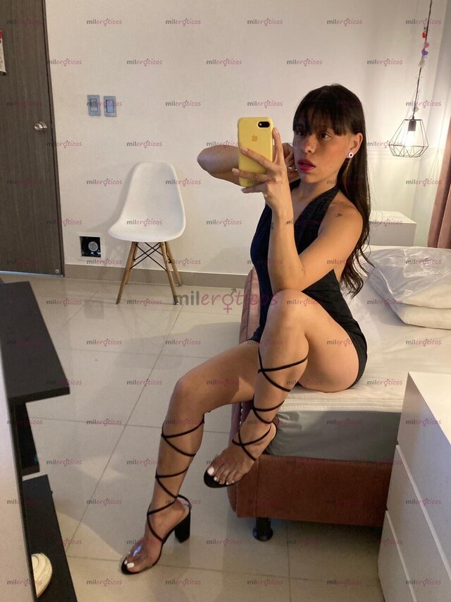 FOTOS DE NUEVA CHICA DE 22 AÑITOS PELINEGRA FLACA ISABELLA