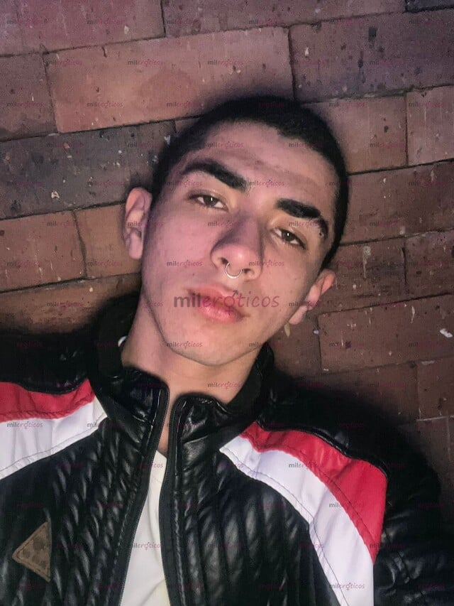 FOTOS DE ARDIENTE CHICO COMPLACIENTE DE 19 AÑOS ARRECHO PASIVO CON GANAS DE SEXO YA