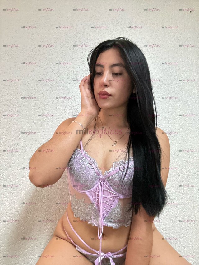 FOTOS DE ALEXA, SEXY JOVENCITA DE 18 AÑOS CON BONITOS PECHOS