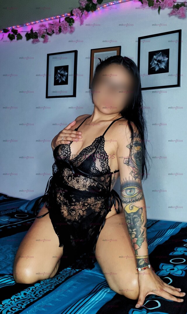 FOTOS DE ¿TE IMAGINAS UNA SEXY UNIVERSITARIA , DELGADA, CON UNA COLA PARADITA, TATUADA Y
