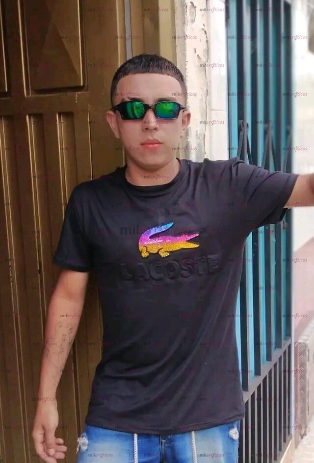 FOTOS DE JOVEN EN PROMOCIÓN Y COMPLACIENTE VEN PASAMOS BN RICO