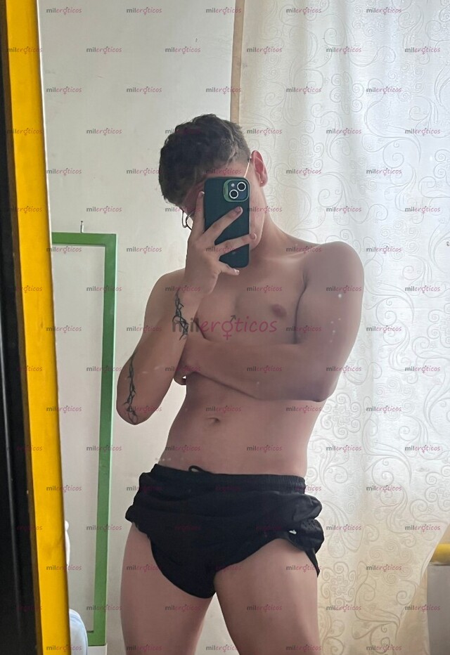 FOTOS DE TWINK COMPLACIENTE, CON GANAS DE DIVERTIRSE UN POCO