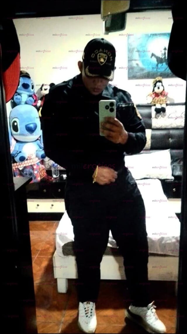 FOTOS DE CHICO MUY CALIENTE DISPUESTO A CUMPLIR TUS MÁS LOCAS FANTASÍAS.