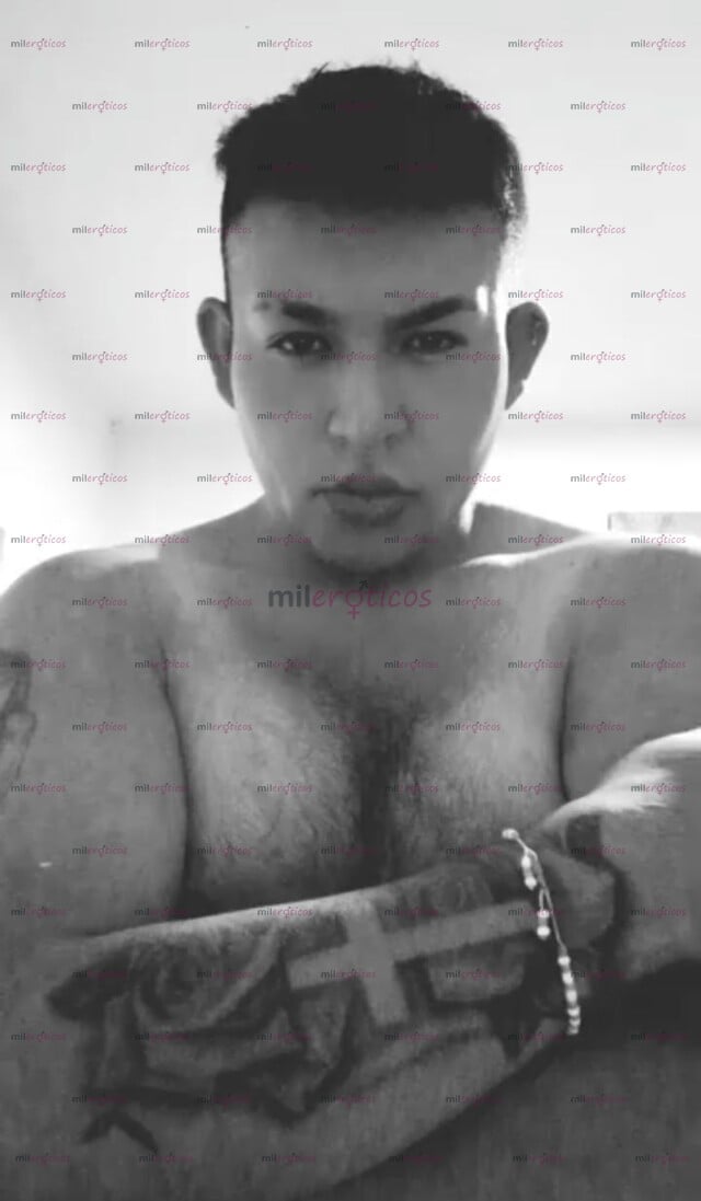 FOTOS DE CHICO MUY CALIENTE DISPUESTO A CUMPLIR TUS MÁS LOCAS FANTASÍAS.