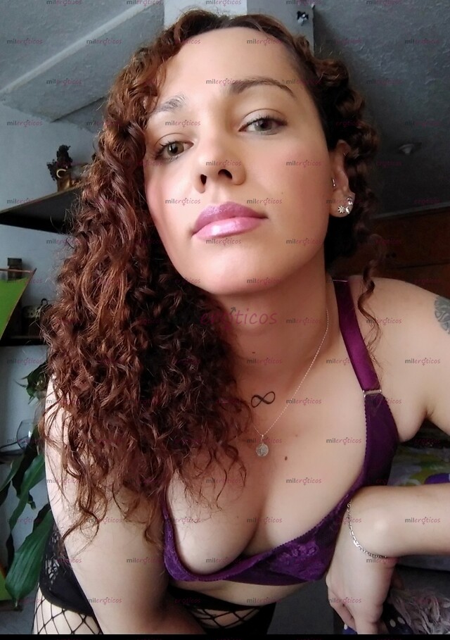 FOTOS DE MIRA COMO ME ABRO !!....PARA RECIBIR TU CHIMBO ADENTRO !!