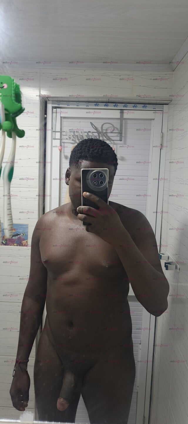 FOTOS DE JOVEN, ARDIENTE, PREPARADO PARA CUMPLIR ESA FANTASÍA