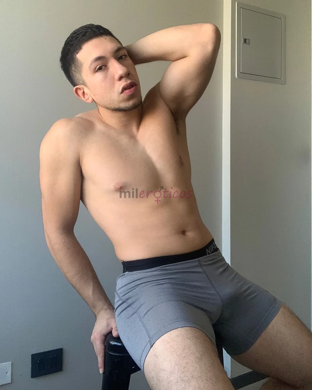 Tengo 23 anos y quiero acompanarte en los momentos de placer no todo es sexo una buena conversacion un masajito rico para recuperar energias quieres p...