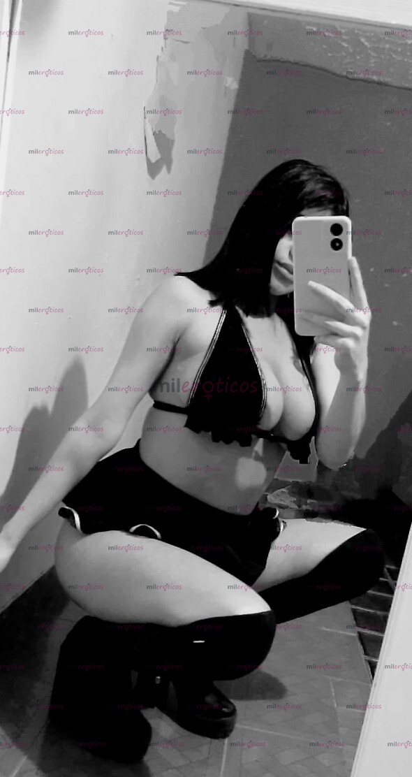 FOTOS DE HERMOSA FLACA DISPUESTA A CUMPLIR TUS DESEOS EN EL SEXO, CARIÑOSA Y CALIENTE.