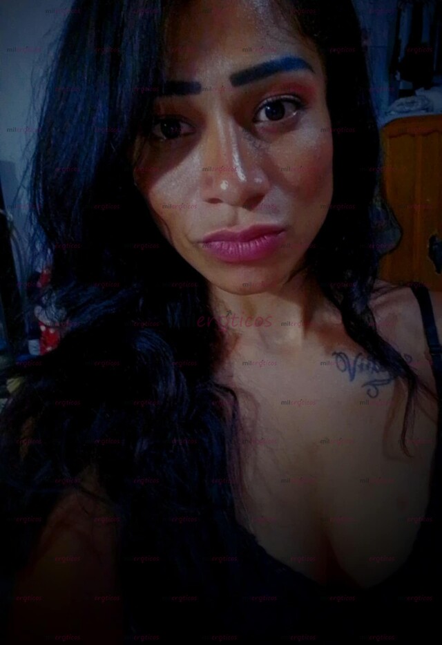 FOTOS DE CAROLINA SILVA . MORENITA MUY CACHONDA Y COMPLACIENTE