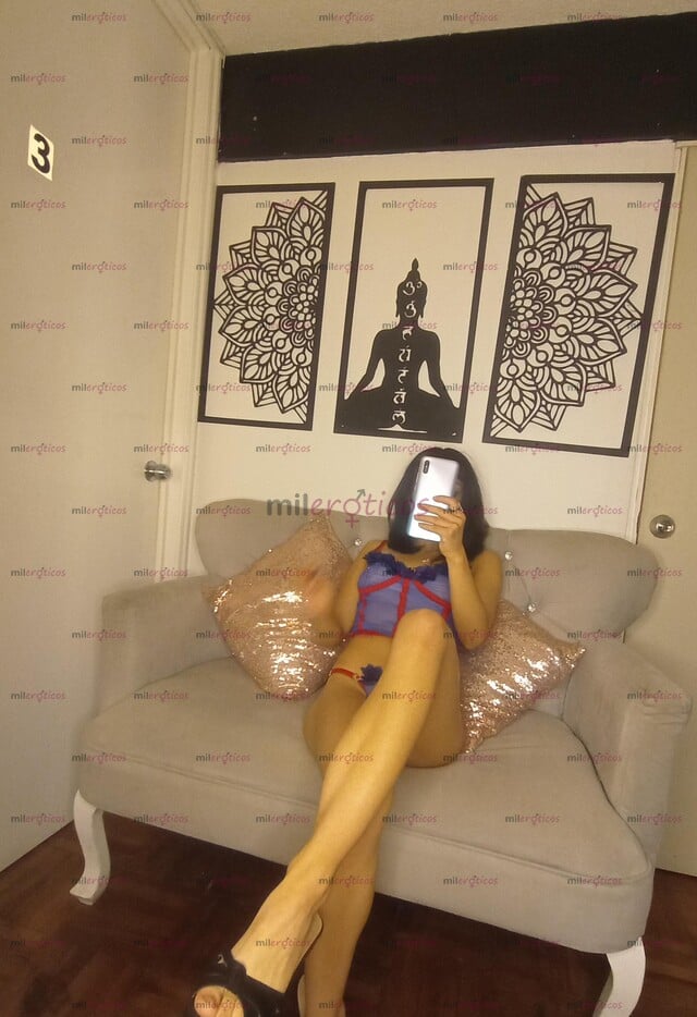 FOTOS DE CON PEZONES PERFORADOS, UNA JOVENCITA PETITTE
