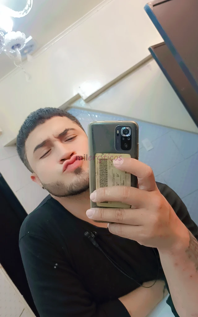 Hola me llamo rene soy colombiano bix dispuesto a cumplir todas tus fantasias sexuales soy super morboso extremadamente caliente somos pareja de mente...