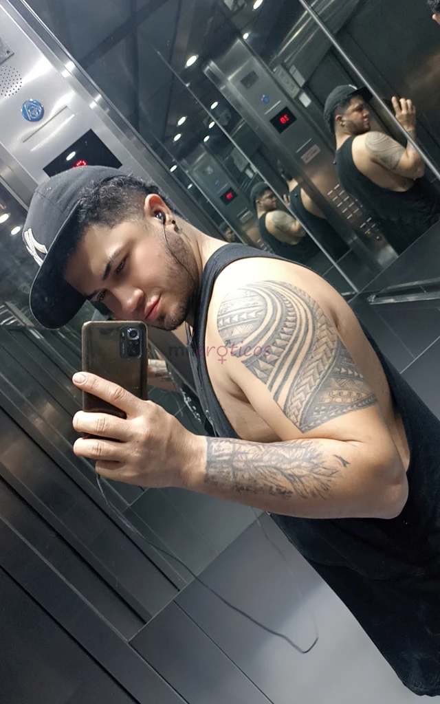 Hola me llamo rene soy colombiano bix dispuesto a cumplir todas tus fantasias sexuales soy super morboso extremadamente caliente somos pareja de mente...