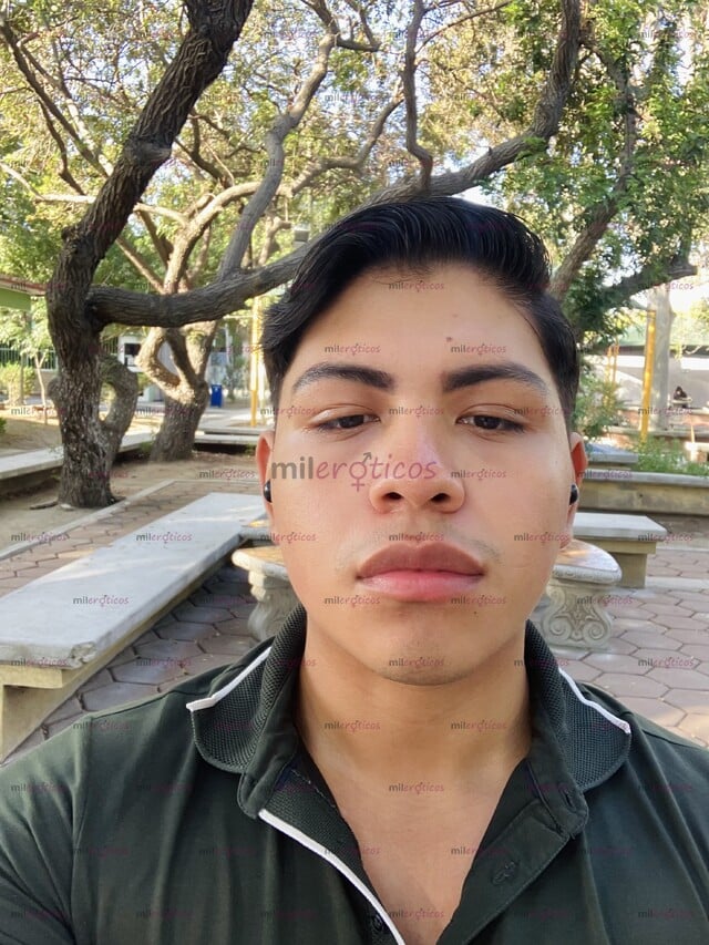 FOTOS DE JOVEN UNIVERSITARIO DE 23 AÑOS ,1.84M INTER 18 CM Y NALGÓN