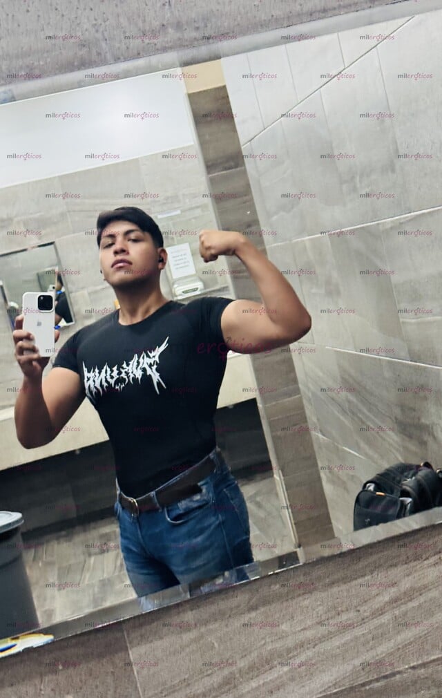 FOTOS DE JOVEN UNIVERSITARIO DE 23 AÑOS ,1.84M INTER 18 CM Y NALGÓN