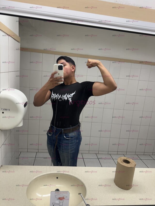 FOTOS DE JOVEN UNIVERSITARIO DE 23 AÑOS ,1.84M INTER 18 CM Y NALGÓN