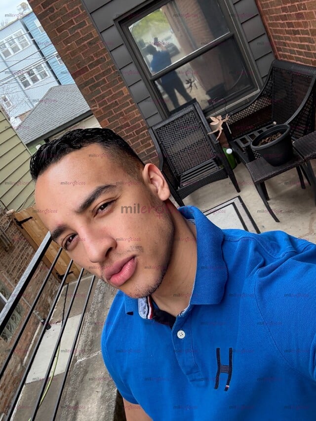 FOTOS DE GUAPO VARONIL AMABLE BUENA COMPAÑÍA Y CON UNA VERGA GRANDE GRUESA