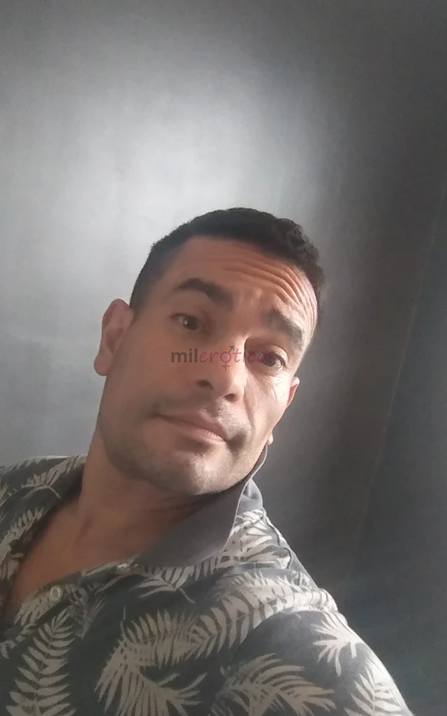 Macho caliente 39 anos chileno buena accion y confiable y carinoso si quieres mis fotos reales y actuales para que experimentes a un hombre de verdad...