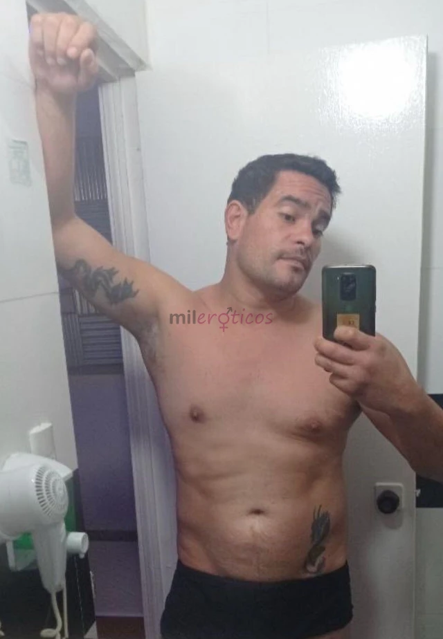 Macho caliente 39 anos chileno buena accion y confiable y carinoso si quieres mis fotos reales y actuales para que experimentes a un hombre de verdad...