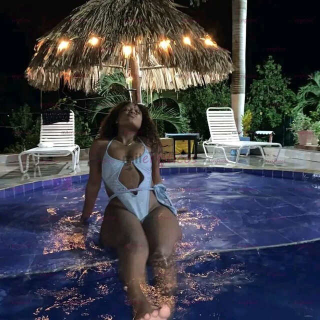 FOTOS DE MORENITA CON RICAS NALGAS PARADITAS Y SENOS PEQUEÑOS