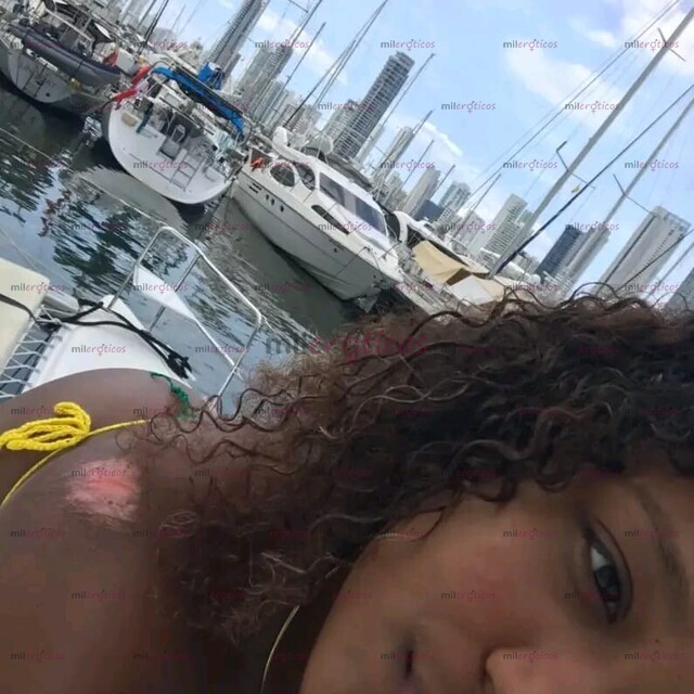 FOTOS DE MORENITA CON RICAS NALGAS PARADITAS Y SENOS PEQUEÑOS