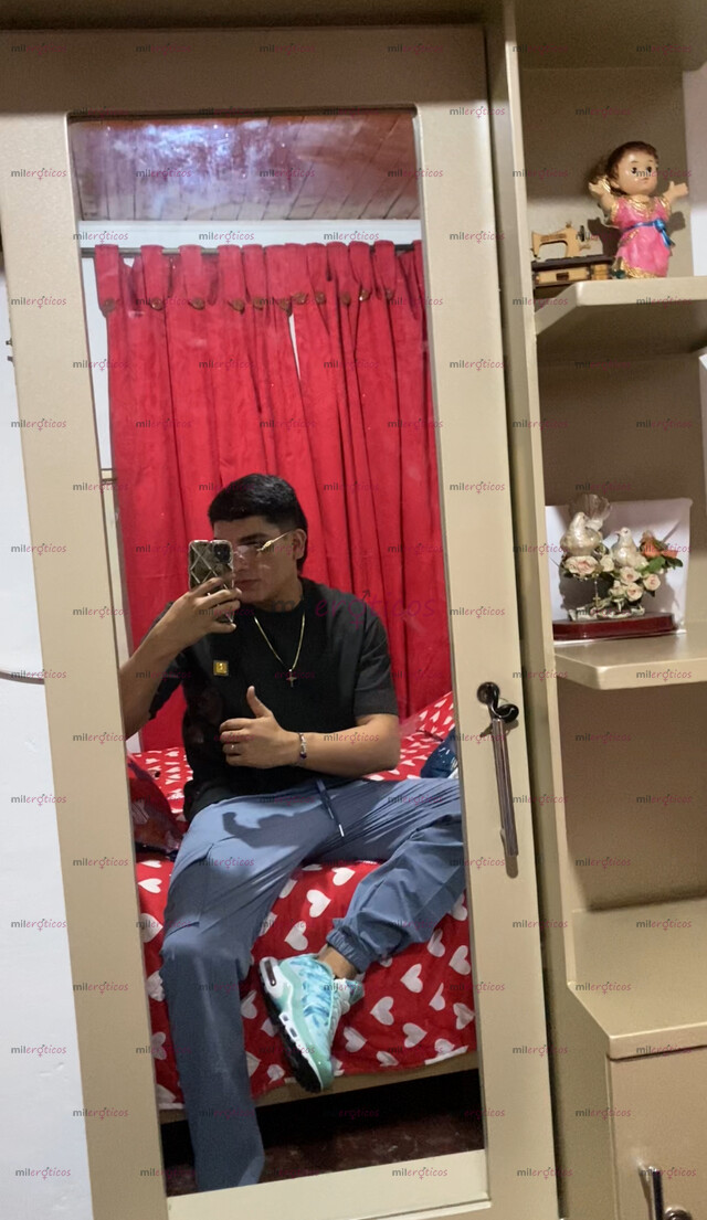 FOTOS DE JOVEN RELAJADO SERIO, CON GANAS DE HACER LO QUE MÁS TE GUSTA