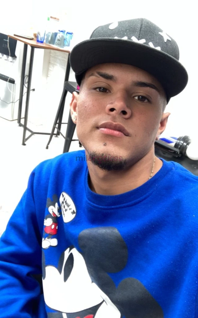 Hola me llamo maikel soy un joven tatuado caliente amante al buen sexo me encantaria llevarte a un punto hasta complacerte y mojes toda me gusta cambi...