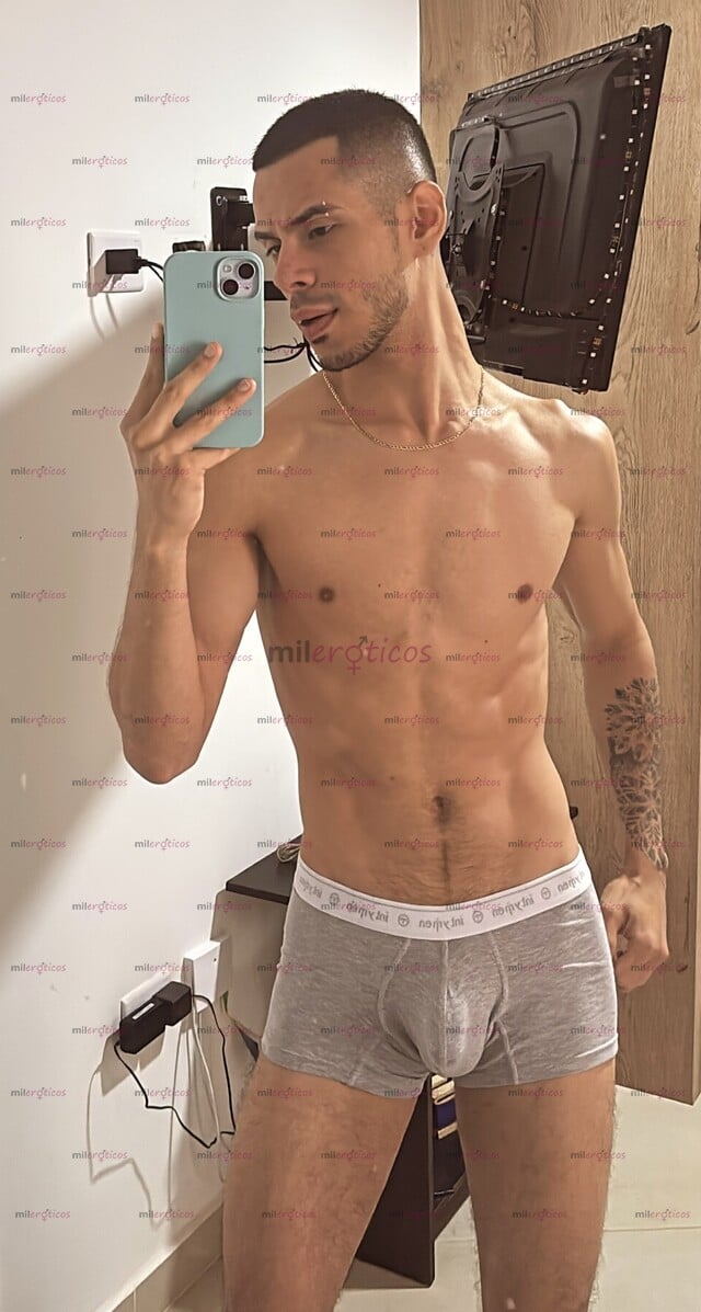 FOTOS DE JOVEN DELGADO ATLÉTICO CALIENTE CON GANAS DE HACERTE PASAR UN BUEN RATO