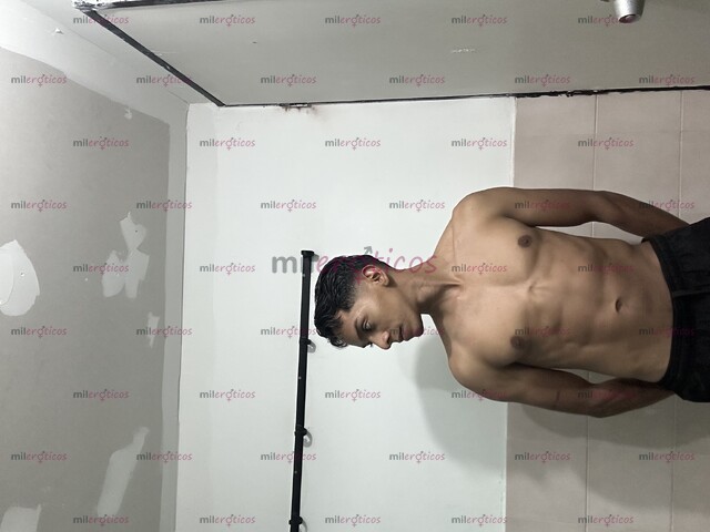 FOTOS DE DELGADO ATLÉTICO CALIENTE DISPUESTO A COMPLACERTE