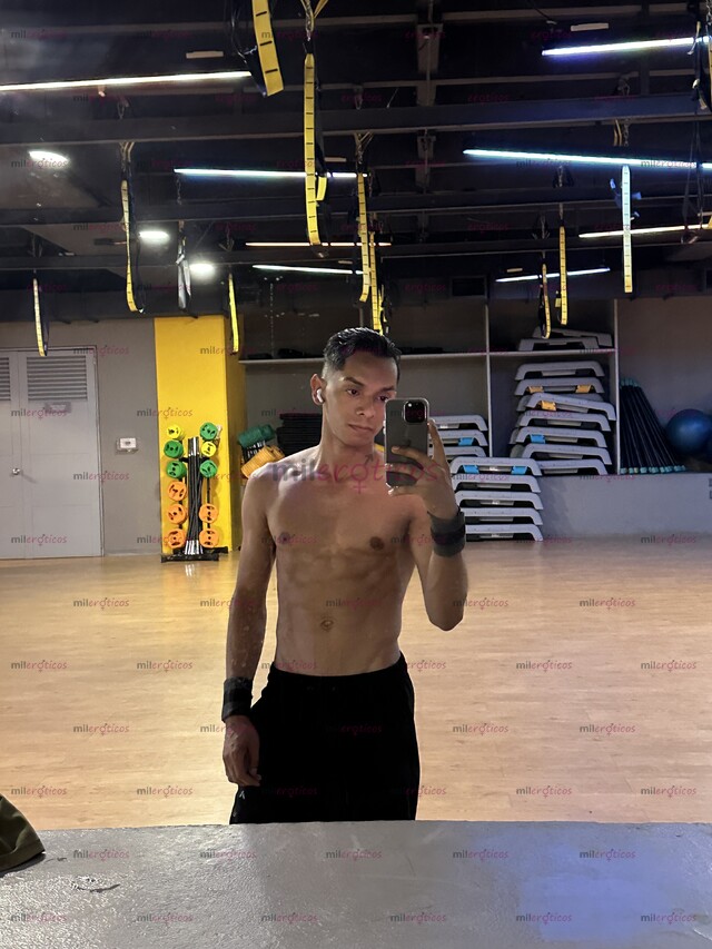 FOTOS DE CHICO JOVEN DELGADO MORENO COMPLACIENTE CON GANAS DE SER TUYO