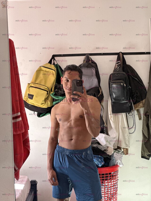 FOTOS DE CHICO JOVEN DELGADO MORENO COMPLACIENTE CON GANAS DE SER TUYO